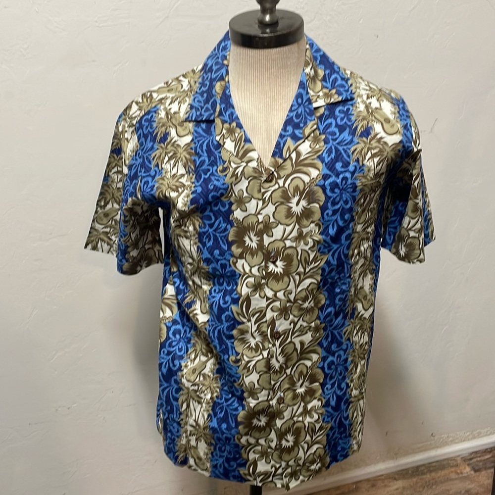 Aloha Republic Hawaiian button-down short sleeve shirt size medium
